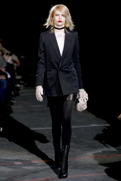 Look 2